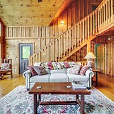 Decks & Mountain Views: Waynesville Getaway!