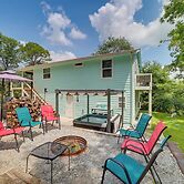 Grand Lake Cottage w/ Hot Tub in Eucha