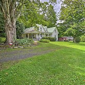 'lil Red Hen' Cottage in the Boone Area w/ Hot Tub