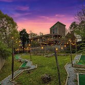 Hot Tub & Mini Golf: Mtn-view Haven in Kodak!