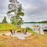 Modern Traverse City Lake House w/ Hot Tub!