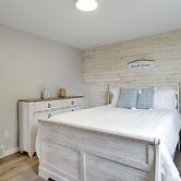 Modern Traverse City Lake House w/ Hot Tub!
