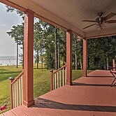 Relaxing Texas Getaway, 1 Mile to Boat Ramp!
