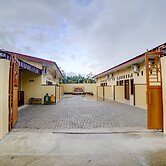 OYO 90773 Shine Guest House Syariah