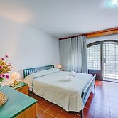 Villa Breezy Way - Among Greenery