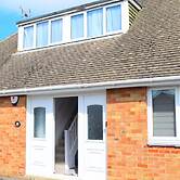 Charming 4-bed Cottage in Hayling Island - Hot Tub