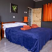 Lovely 13-bed Complex on Cape Point Beach, Bakau - Bojang River Lodge