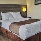 Maple Leaf Inn & Suites