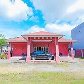 OYO 92337 Wisma Arwini Syariah Near Benteng Balangnipa