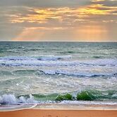 Ocean Sunrise 3 Bedroom Home by RedAwning