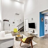 Posh Lofty Pad in Central Redmond