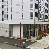 Posh Lofty Pad in Central Redmond (94695486)