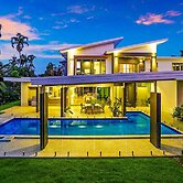 ZENLUX - 5BR Holiday Home with Pool