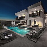 Villa Luna- Private Heated Pool