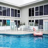 Peninsula Hotel Motel