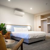 Peninsula Hotel Motel