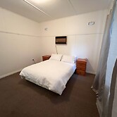 Pet Friendly 2 Bedroom Cottage with Yard