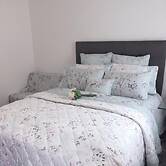 Studio Self contained flat free Parking