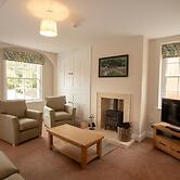 Spacious 2 Bedroom Apartment in Netherby Hall