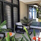 Contemporary 2 bed in Suburbs - 2081