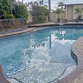 Neat and Cosy Cottage With Pool - 2103