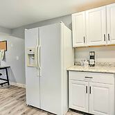 Charming Beacon Apt w/ Fire Pit: Near Hiking!