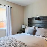 Charming Anchorage Townhouse w/ Fire Pit!