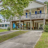 Charming Oak Island Home 1 Mi to Beach!