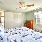 Charming Niantic Vacation Rental: Walk to Beach!