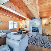 A-frame Munds Park Retreat: 35 Miles to Snowbowl