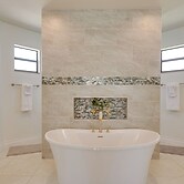 Pool & Gulf Access Canal: Chic Cape Coral Home!