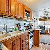 Yuma Getaway w/ Pool Access, 5 Mi to Lutes Casino!