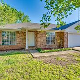 Suburban Conway Vacation Rental: 2 Mi to Uca!