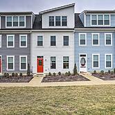Modern Townhome 4 Mi to Downtown Frederick!