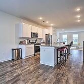 Modern Townhome 4 Mi to Downtown Frederick!