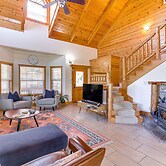 Family-friendly Cabin By Golf Course & Marina