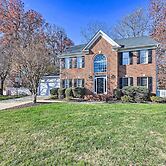 Tranquil Greensboro Home w/ Fire Pit!