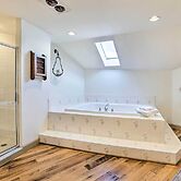 'chateau Ridge' Peaceful Retreat w/ Fire Pit!