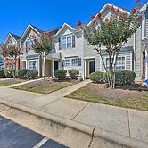 Cozy Greensboro Townhome ~ 7 Mi to UNC Campus