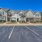 Cozy Greensboro Townhome ~ 7 Mi to UNC Campus
