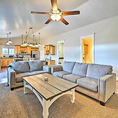 Bellemont Family Home w/ Hot Tub & Playground Set