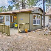 Patio & Grill: Cozy Cabin in Munds Park!