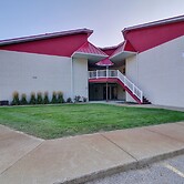 Cozy Pigeon Getaway, Close to Public Beaches!