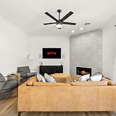 Pool Table, Putting Green: Luxury Oasis in Mesa