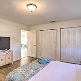 St Petersburg Hideaway w/ Fire Pit & Grill!