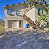 St Petersburg Hideaway w/ Fire Pit & Grill!