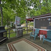 Riverfront Escape w/ Dock: 19 Mi to Saratoga!