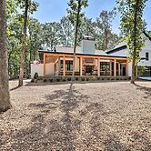 All-encompassing Lakehouse w/ Modern Accents!