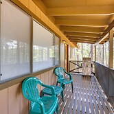 Covered Deck & Grill: Cozy Greer Hideaway!