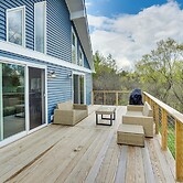 Sleepy Hollow Lake Home w/ Deck, Pool Access!